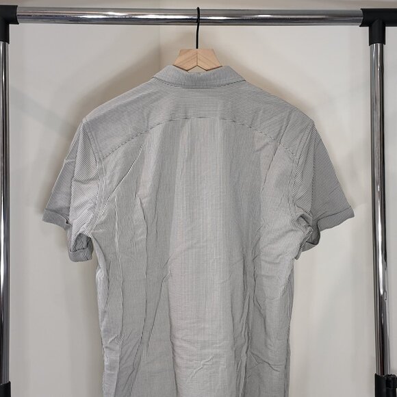Men's Hybrid Seersucker Short Sleeve Shirt - Grey Tonal Stripe (NWT) - Picture 7 of 8
